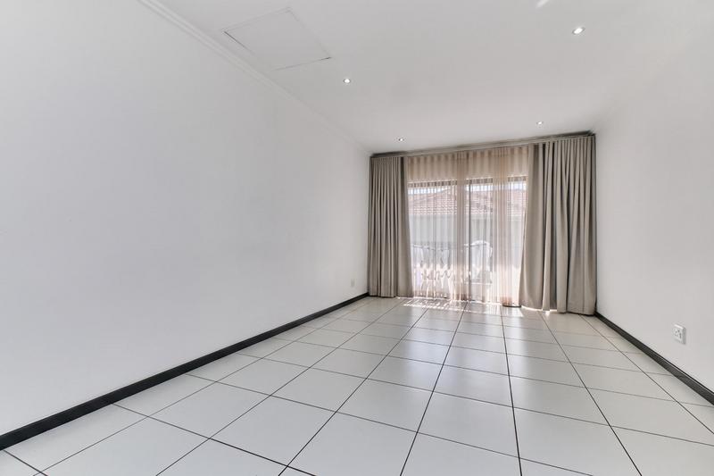 To Let 1 Bedroom Property for Rent in Lonehill Gauteng