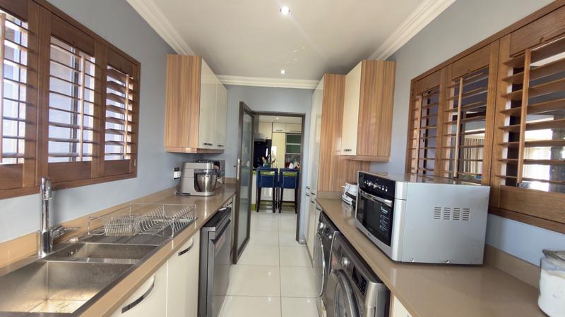 6 Bedroom Property for Sale in Aquavista Mountain Estate Gauteng