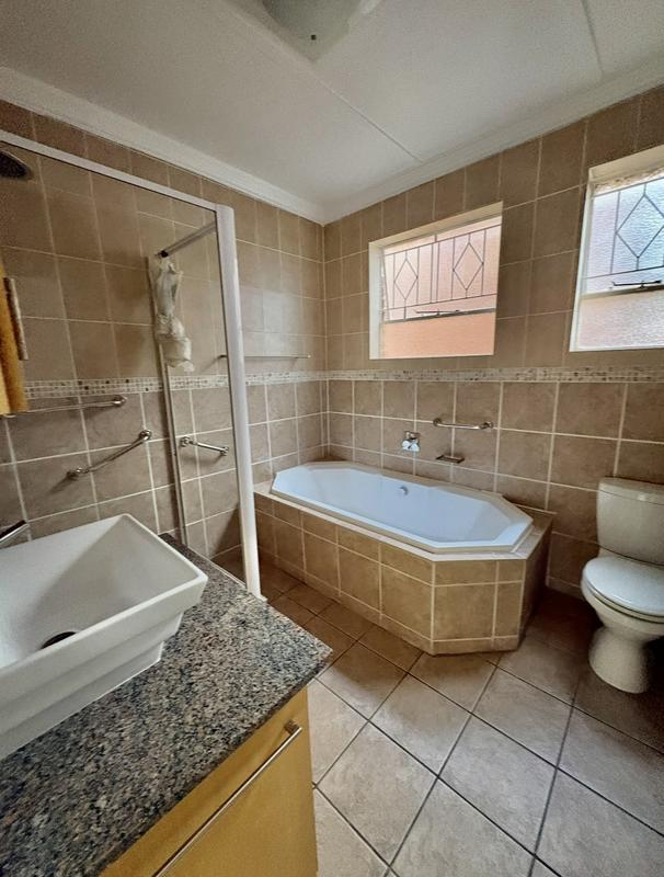 To Let 2 Bedroom Property for Rent in Sandringham Gauteng