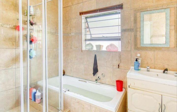 4 Bedroom Property for Sale in Ridgeway Gauteng