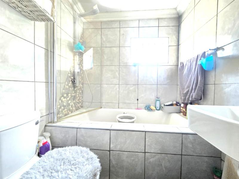 2 Bedroom Property for Sale in Winchester Hills Gauteng