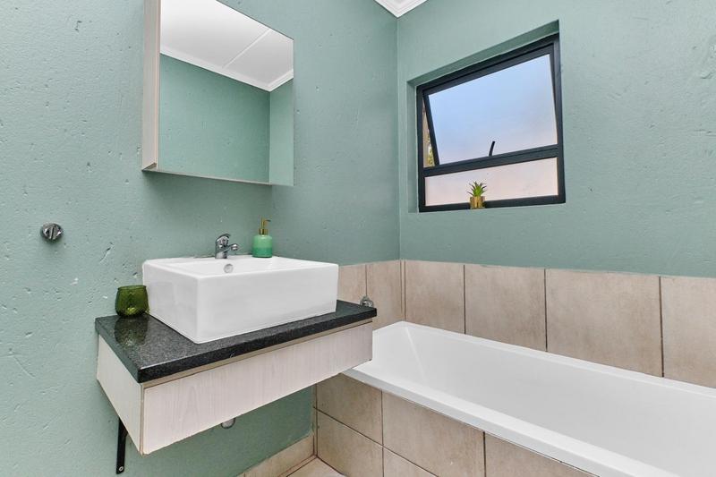 To Let 3 Bedroom Property for Rent in Beverley Gauteng