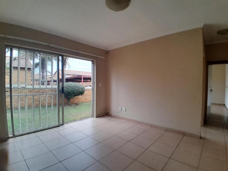 To Let 2 Bedroom Property for Rent in Heuwelsig Estate Gauteng