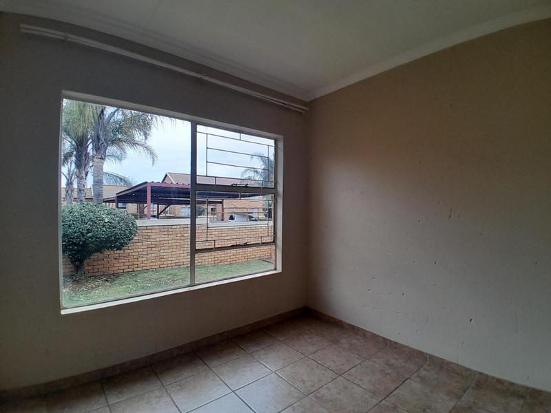 To Let 2 Bedroom Property for Rent in Heuwelsig Estate Gauteng