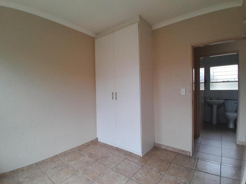 To Let 2 Bedroom Property for Rent in Heuwelsig Estate Gauteng