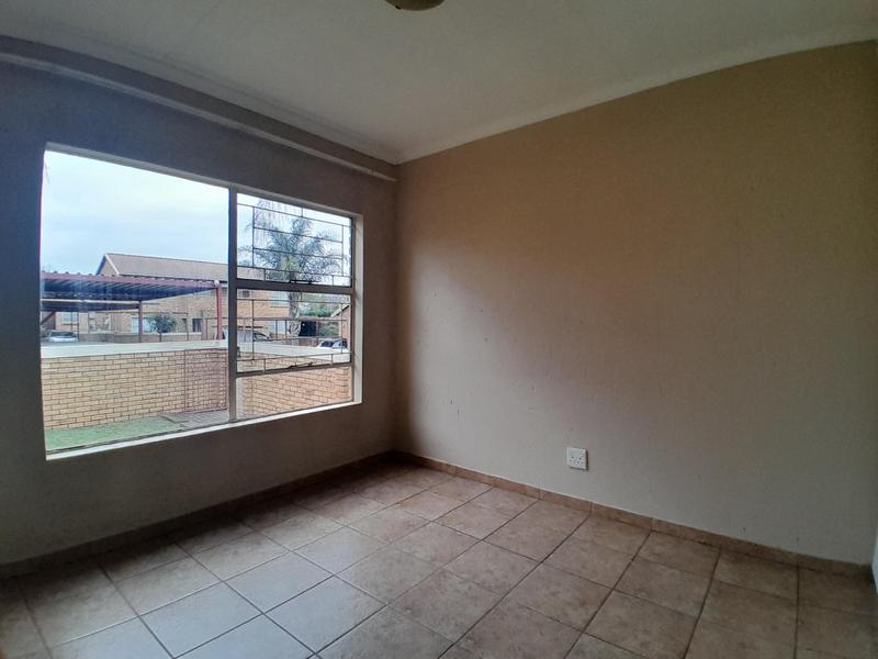 To Let 2 Bedroom Property for Rent in Heuwelsig Estate Gauteng