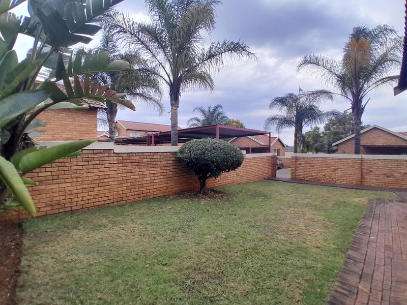To Let 2 Bedroom Property for Rent in Heuwelsig Estate Gauteng