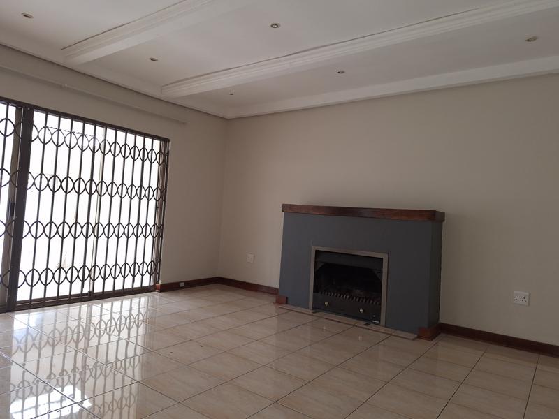 3 Bedroom Property for Sale in Roosevelt Park Gauteng
