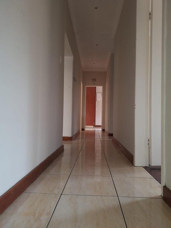3 Bedroom Property for Sale in Roosevelt Park Gauteng