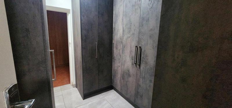 6 Bedroom Property for Sale in Erasmia Gauteng