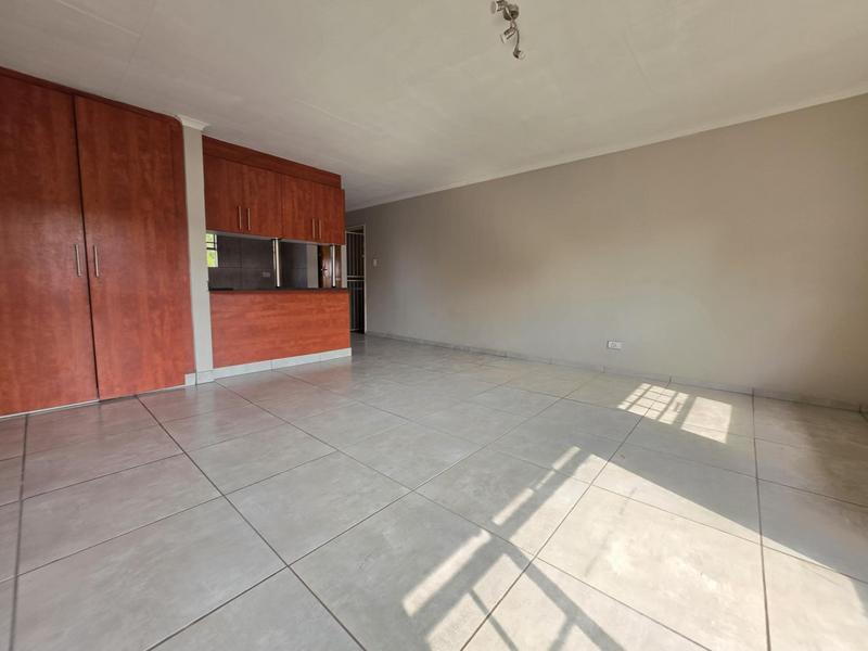 2 Bedroom Property for Sale in Verwoerdpark Gauteng