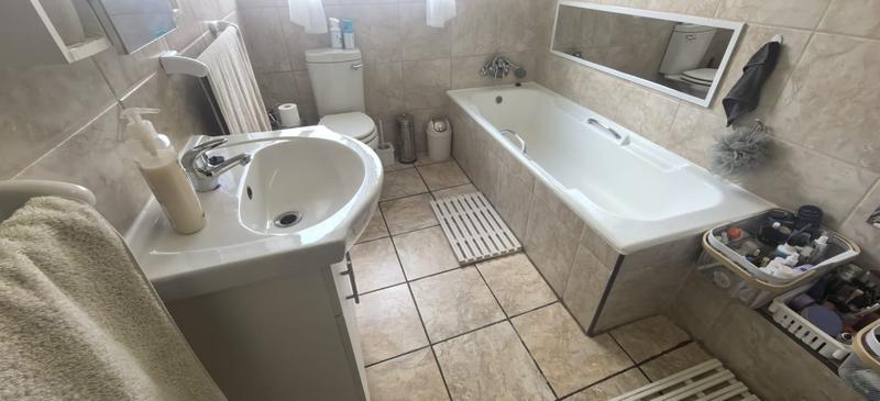 6 Bedroom Property for Sale in Florida Gauteng