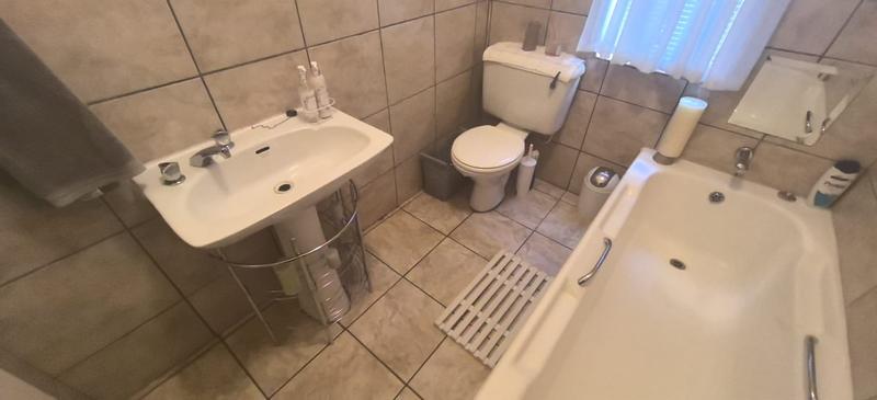 6 Bedroom Property for Sale in Florida Gauteng