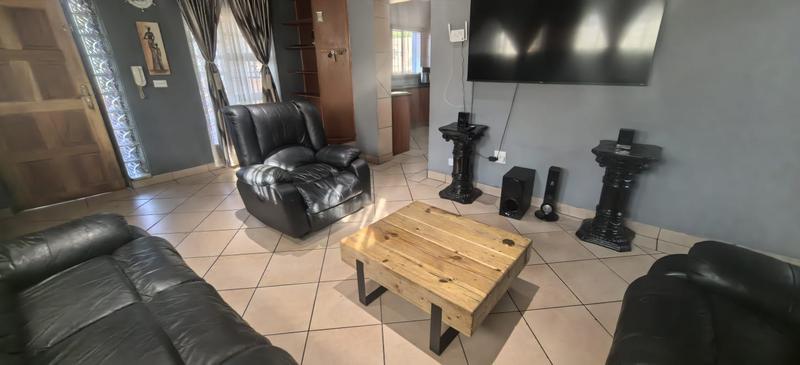 4 Bedroom Property for Sale in Lindhaven Gauteng