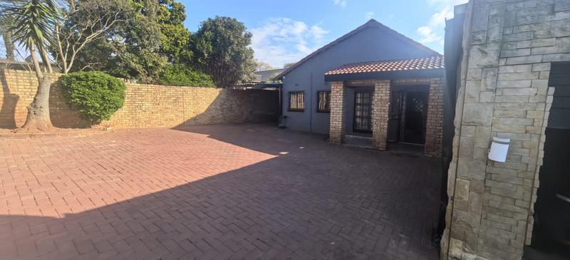 4 Bedroom Property for Sale in Lindhaven Gauteng