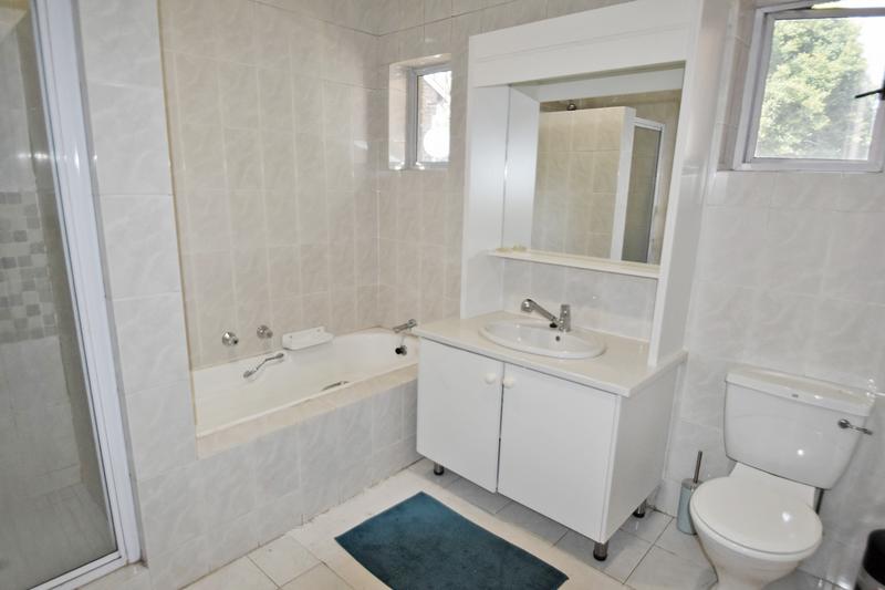 To Let 3 Bedroom Property for Rent in Sandown Gauteng