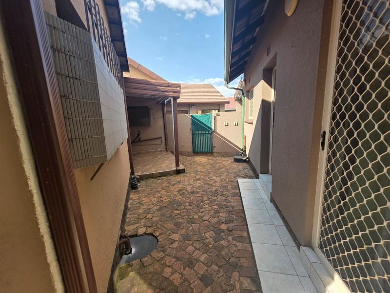 3 Bedroom Property for Sale in Birchleigh Gauteng