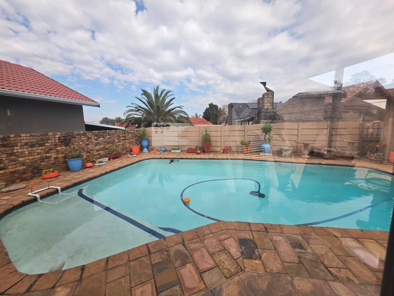 3 Bedroom Property for Sale in Birchleigh Gauteng