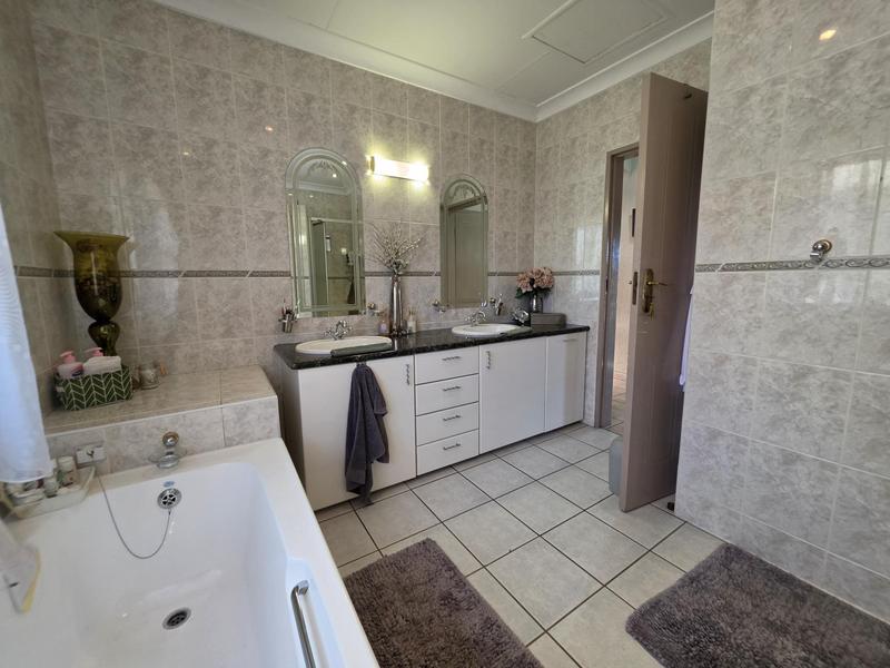 5 Bedroom Property for Sale in Meyersdal Gauteng