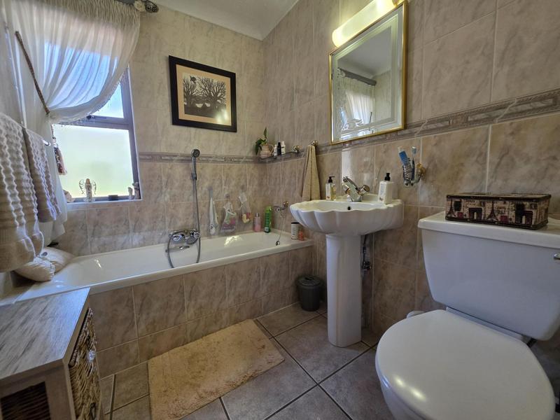 5 Bedroom Property for Sale in Meyersdal Gauteng