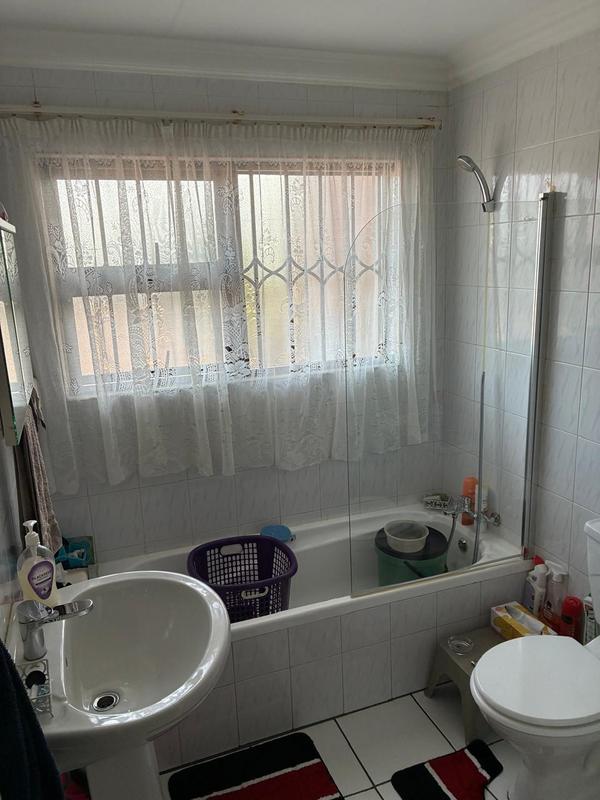 2 Bedroom Property for Sale in Ridgeway Gauteng
