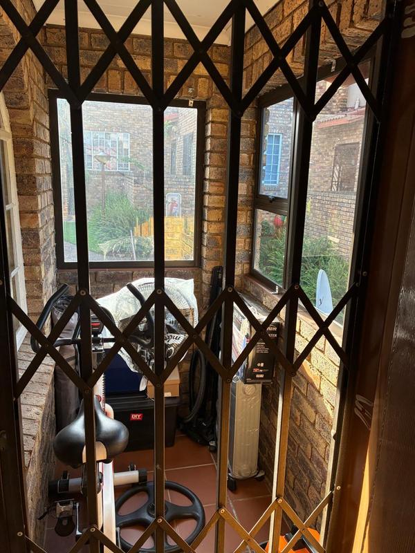 2 Bedroom Property for Sale in Ridgeway Gauteng