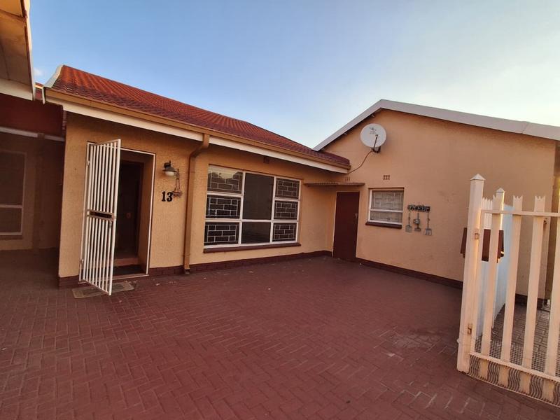 2 Bedroom Property for Sale in Vanderbijlpark CW 3 Gauteng