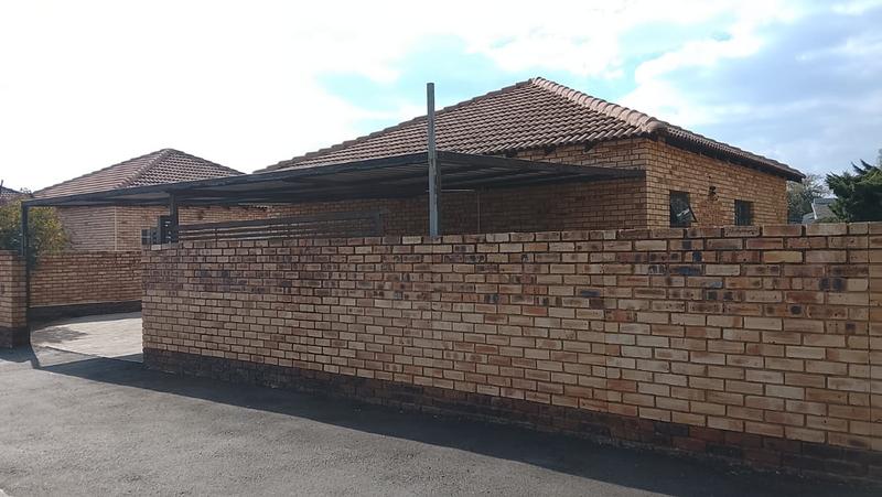 2 Bedroom Property for Sale in Robinpark Gauteng