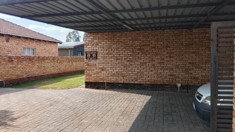 2 Bedroom Property for Sale in Robinpark Gauteng