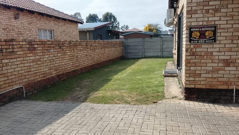 2 Bedroom Property for Sale in Robinpark Gauteng