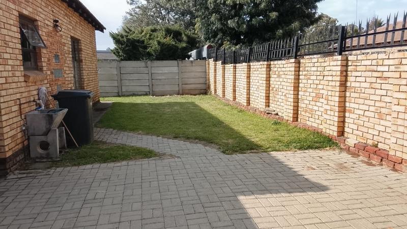 2 Bedroom Property for Sale in Robinpark Gauteng