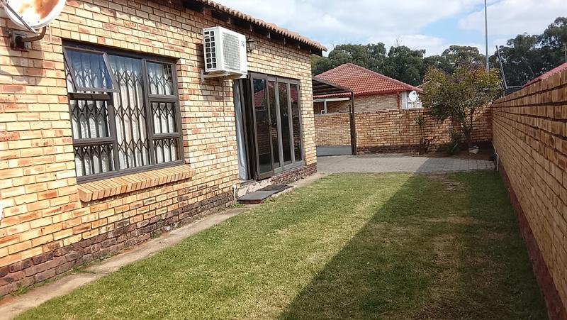 2 Bedroom Property for Sale in Robinpark Gauteng