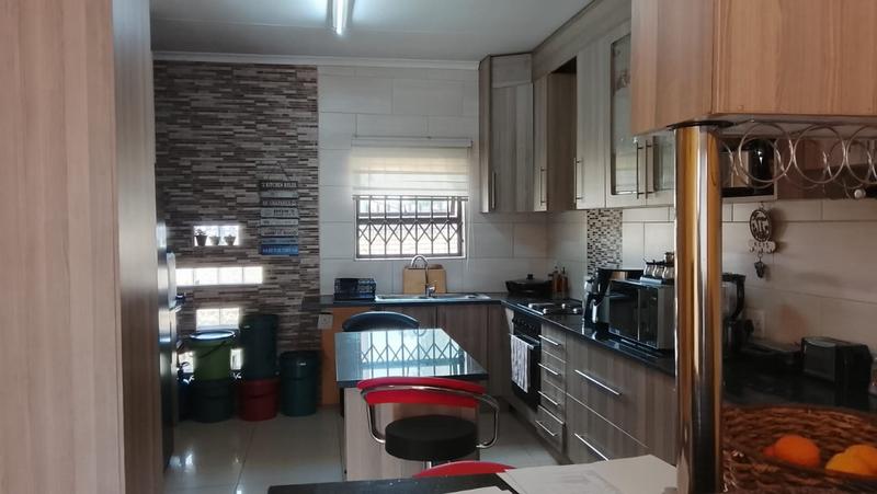 2 Bedroom Property for Sale in Robinpark Gauteng