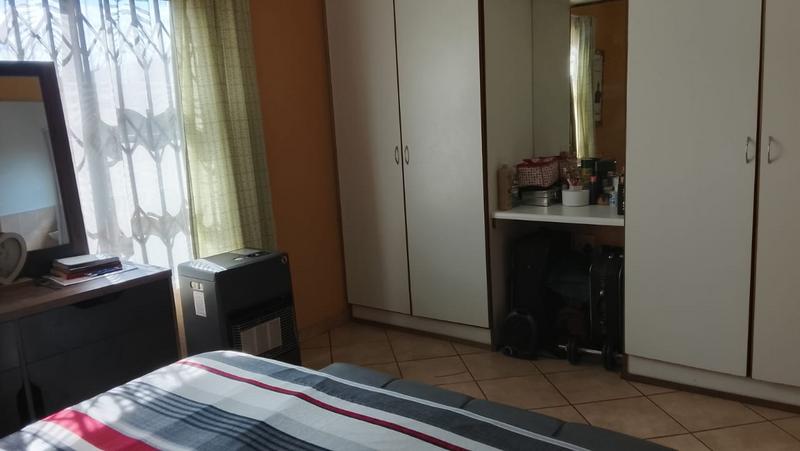 2 Bedroom Property for Sale in Robinpark Gauteng