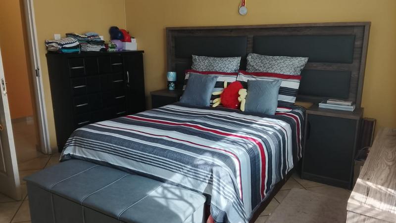 2 Bedroom Property for Sale in Robinpark Gauteng