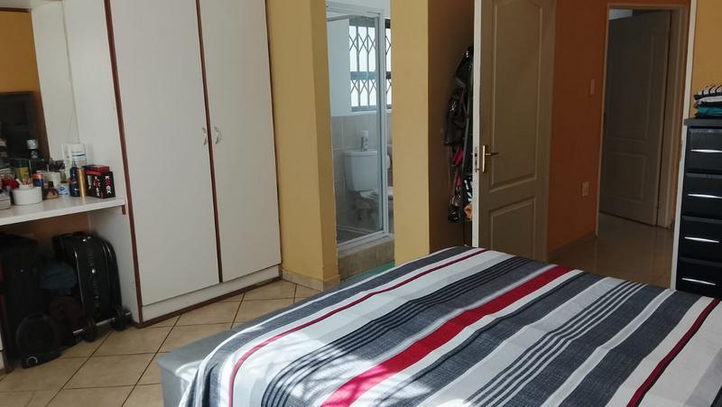 2 Bedroom Property for Sale in Robinpark Gauteng