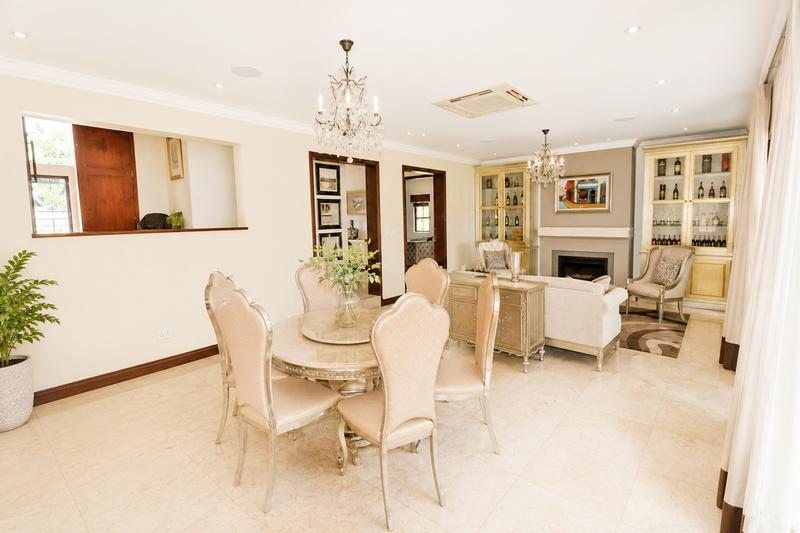 4 Bedroom Property for Sale in Benmore Gardens Gauteng