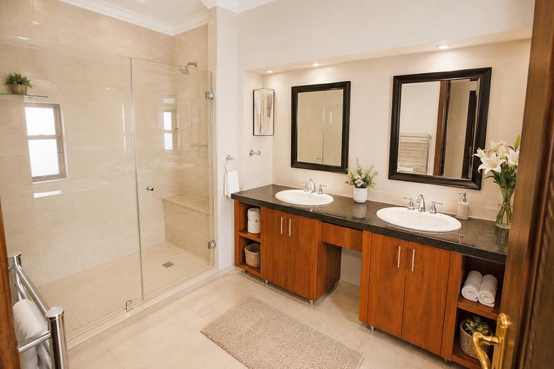 4 Bedroom Property for Sale in Benmore Gardens Gauteng