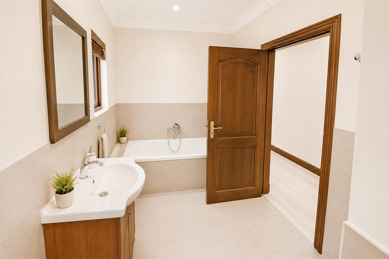 4 Bedroom Property for Sale in Benmore Gardens Gauteng