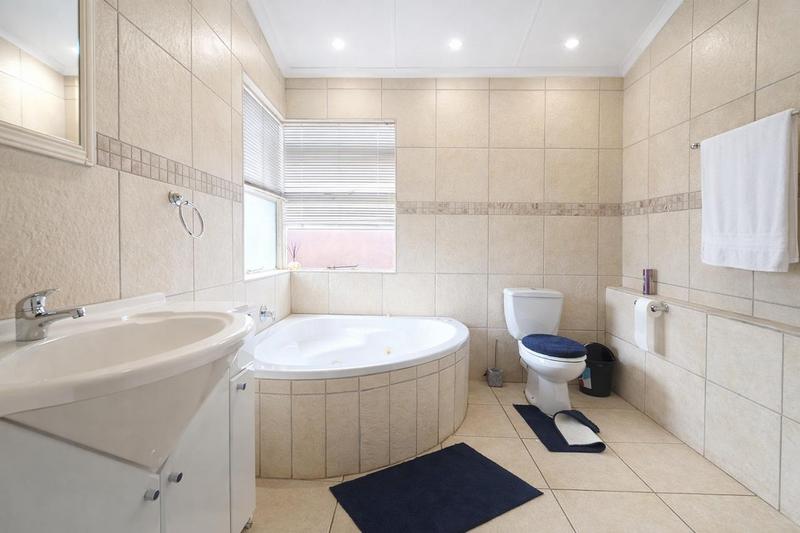 To Let 3 Bedroom Property for Rent in Faerie Glen Gauteng