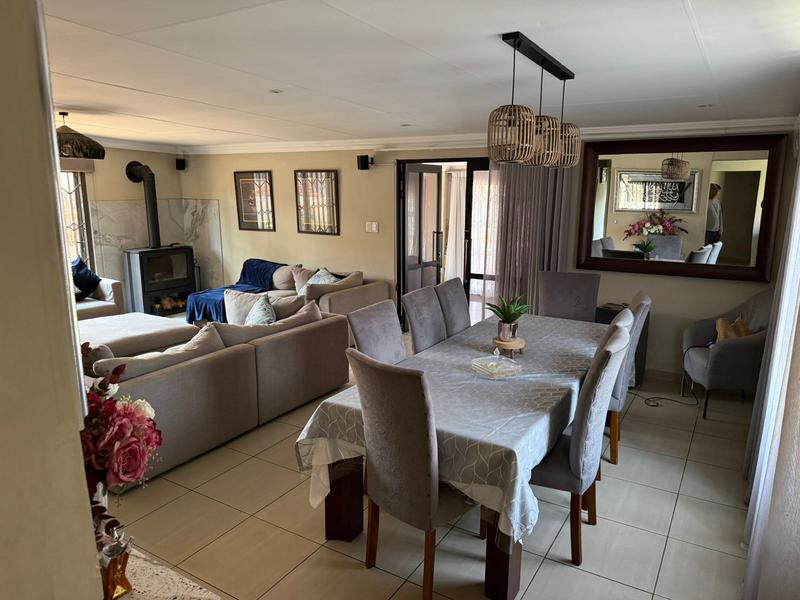 5 Bedroom Property for Sale in Erasmia Gauteng