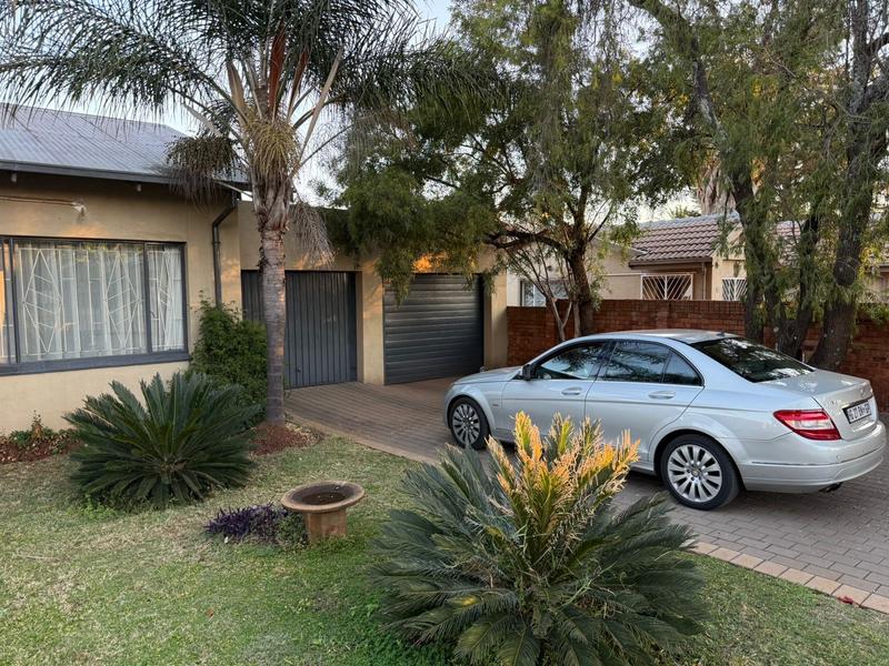 5 Bedroom Property for Sale in Erasmia Gauteng