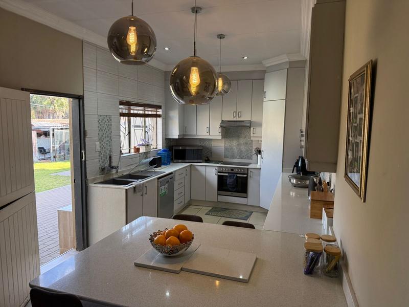 5 Bedroom Property for Sale in Erasmia Gauteng