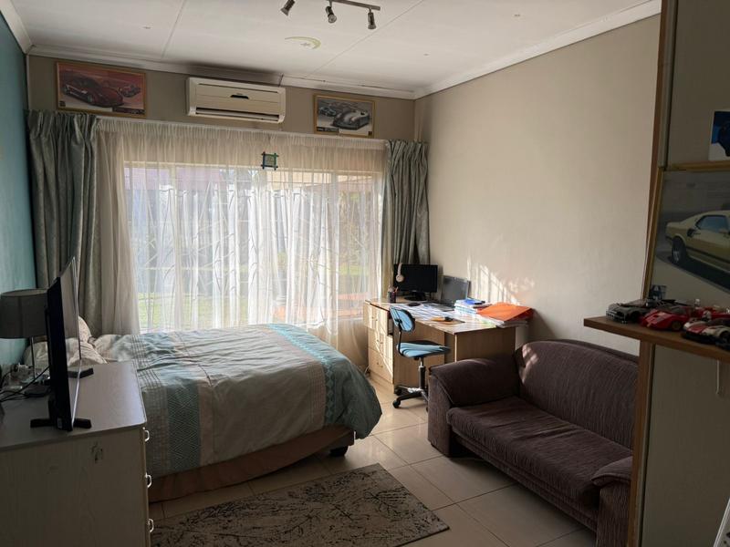 5 Bedroom Property for Sale in Erasmia Gauteng