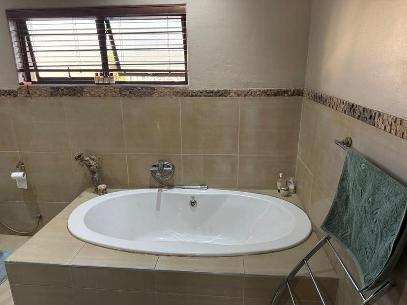 5 Bedroom Property for Sale in Erasmia Gauteng