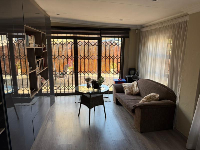 5 Bedroom Property for Sale in Erasmia Gauteng