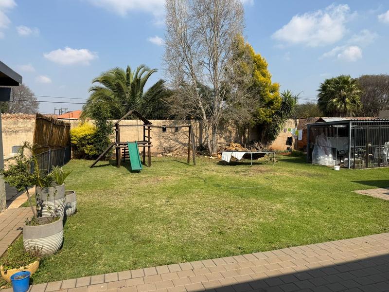 5 Bedroom Property for Sale in Erasmia Gauteng