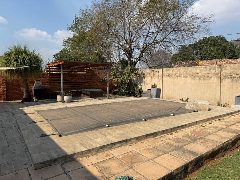 5 Bedroom Property for Sale in Erasmia Gauteng