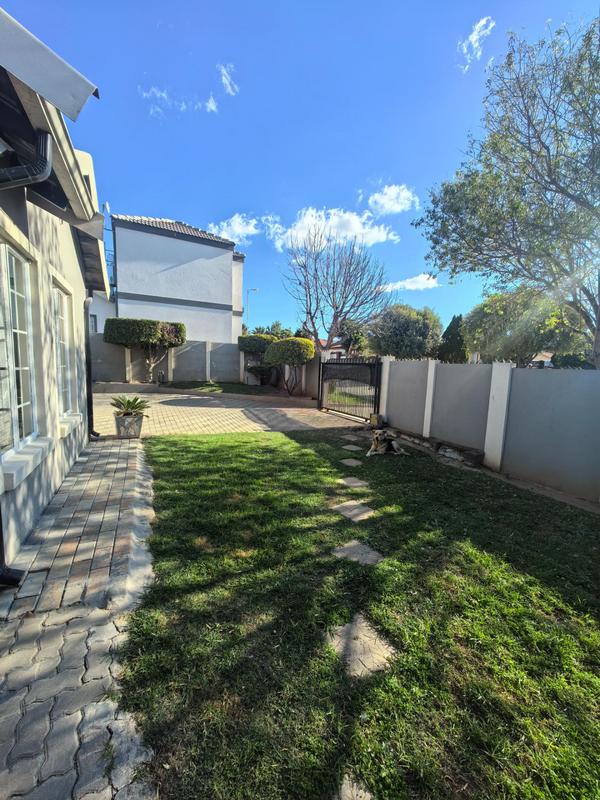 3 Bedroom Property for Sale in Olievenhoutbosch Gauteng