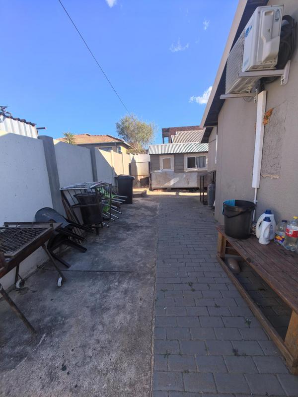 3 Bedroom Property for Sale in Olievenhoutbosch Gauteng